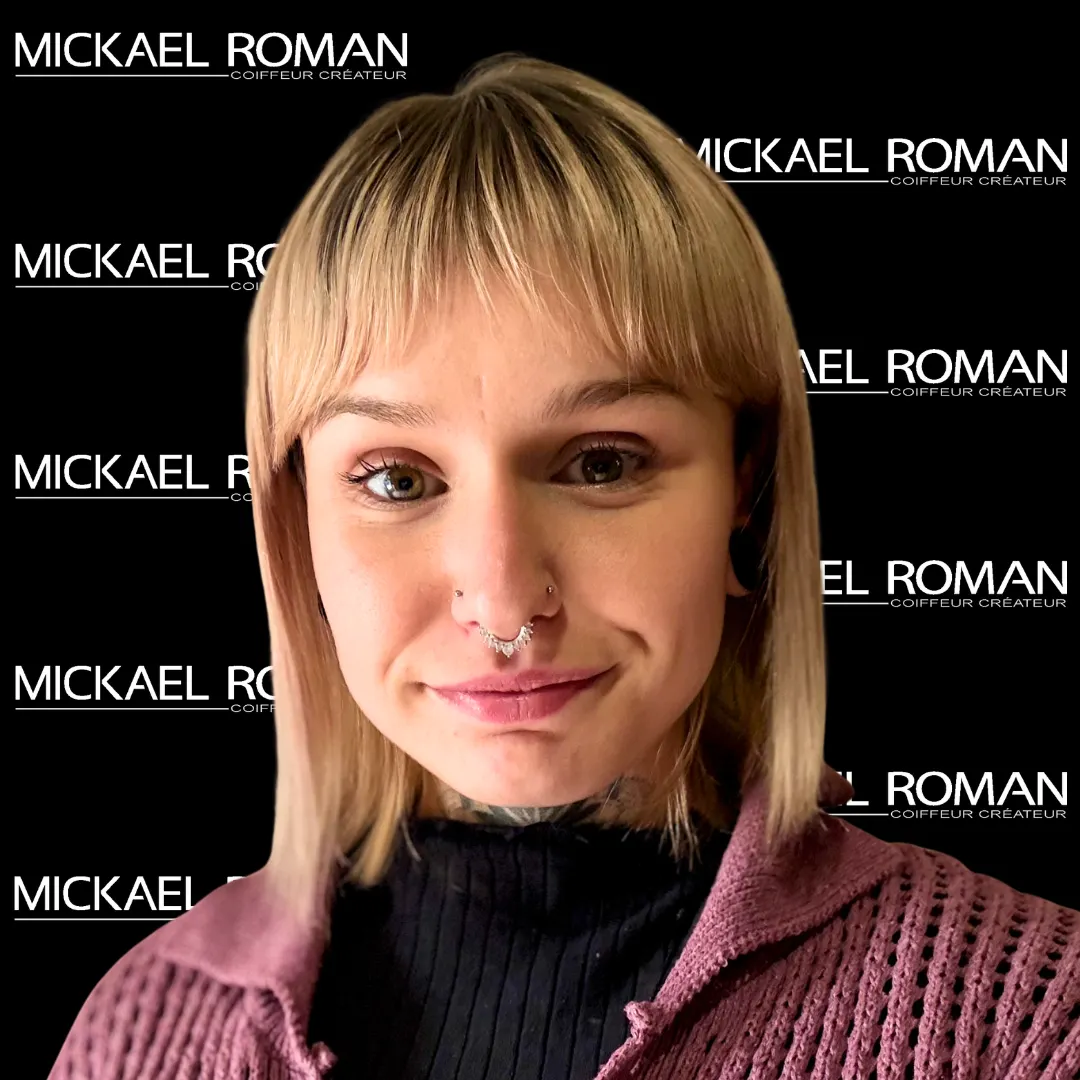 Alycia, barbière au Salon Mickael Roman à Vayres