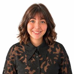 Aprile, coiffeuse visagiste et barbière au Salon Mickael Roman